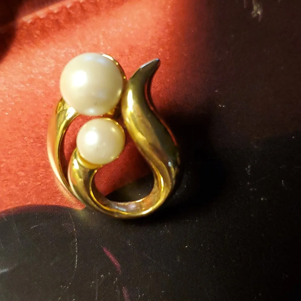 Vintage pearls and gold tone earrings